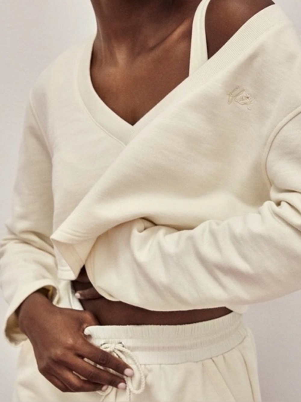 For Love & Lemons Cropped V-Neck butter yellow/cream Sweatshirt -